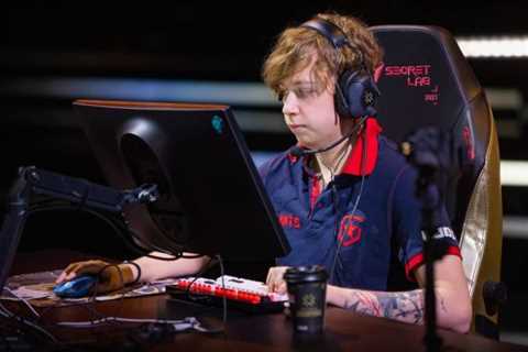 D3ffo, a player of Valorant, declares their status as a free agent.