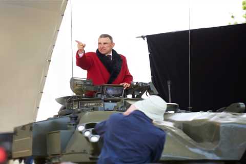 Vinnie Jones Talks Tanks and Gaming